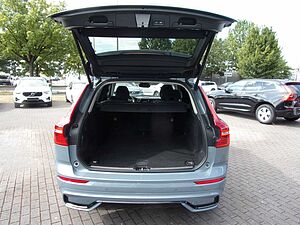 Volvo  B4 Plus Dark 2WD