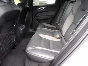 Volvo  B4 Plus Dark AWD