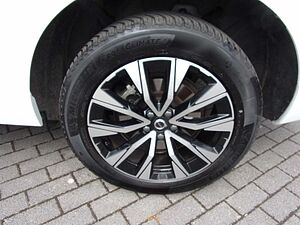 Volvo  B4 Plus Dark AWD