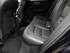 Volvo  B4 AT Plus Bright 2WD