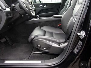 Volvo  B4 AT Plus Bright 2WD