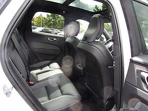 Volvo  B4 Ultimate Dark 2WD