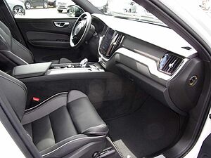 Volvo  B4 Ultimate Dark 2WD