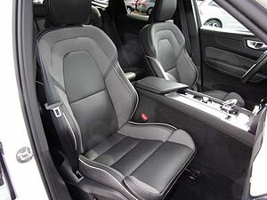 Volvo  B4 Ultimate Dark 2WD