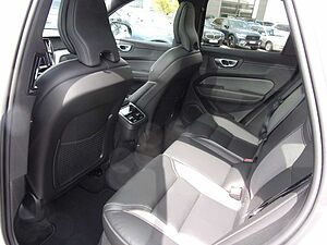 Volvo  B4 Ultimate Dark 2WD