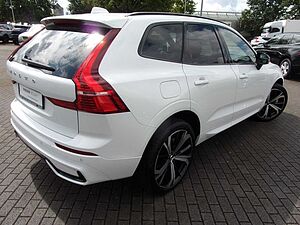 Volvo  B4 Ultimate Dark 2WD