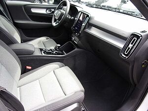 Volvo  B3 Plus Dark 2WD