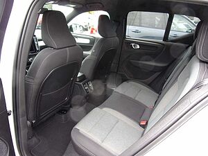 Volvo  B3 Plus Dark 2WD
