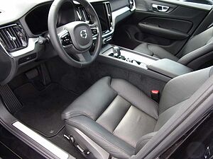 Volvo  B5 Lim. Plus Dark AWD