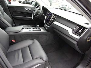 Volvo  B4 Plus Dark 2WD