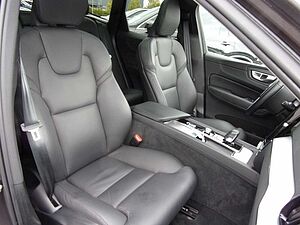 Volvo  B4 Plus Dark 2WD