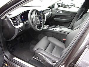 Volvo  B4 Plus Dark 2WD