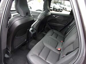 Volvo  B4 Plus Dark 2WD