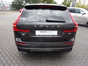 Volvo  B4 Plus Dark 2WD