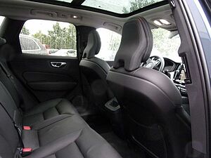Volvo  B4 Plus Dark