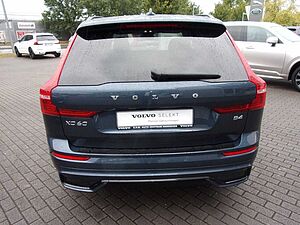 Volvo  B4 Plus Dark