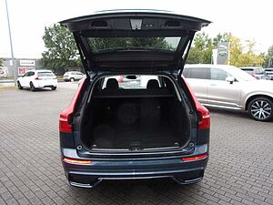 Volvo  B4 Plus Dark