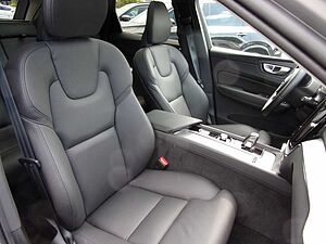 Volvo  B4 Plus Dark 2WD