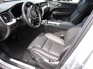 Volvo  B4 Plus Dark 2WD