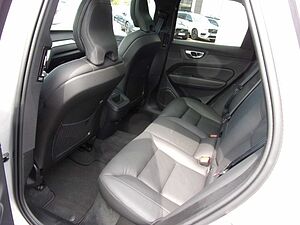 Volvo  B4 Plus Dark 2WD