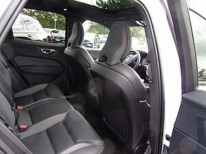 Volvo  B4 Plus Dark AWD