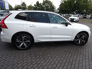 Volvo  B4 Plus Dark AWD