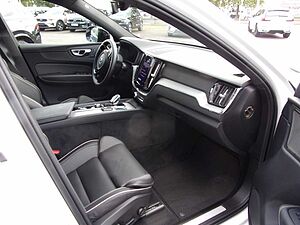 Volvo  B4 Plus Dark AWD