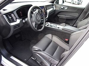 Volvo  B4 Plus Dark AWD