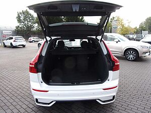 Volvo  B4 Plus Dark AWD
