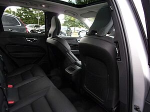 Volvo  B4  Plus Dark 2WD