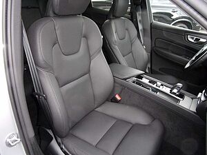 Volvo  B4  Plus Dark 2WD