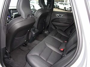 Volvo  B4  Plus Dark 2WD