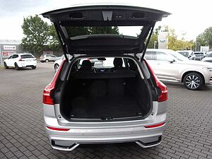 Volvo  B4  Plus Dark 2WD