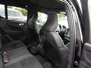 Volvo  B4  Ultra Dark 2WD