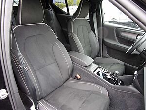 Volvo  B4  Ultra Dark 2WD