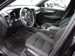 Volvo  B4  Ultra Dark 2WD