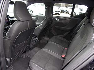 Volvo  B4  Ultra Dark 2WD