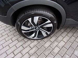 Volvo  B4  Ultra Dark 2WD