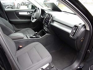 Volvo  T3 Momentum Pro 2WD