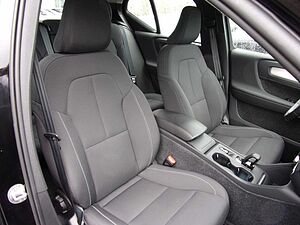 Volvo  T3 Momentum Pro 2WD