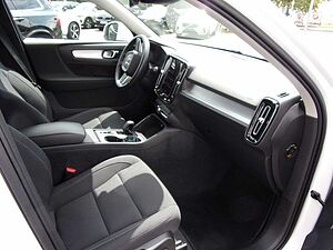 Volvo  T3 Momentum Pro 2WD