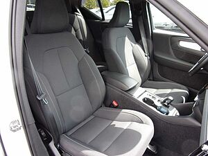 Volvo  T3 Momentum Pro 2WD