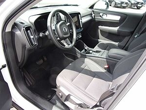 Volvo  T3 Momentum Pro 2WD