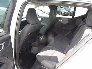 Volvo  T3 Momentum Pro 2WD