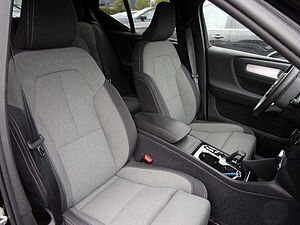 Volvo  B3 Plus Dark 2WD