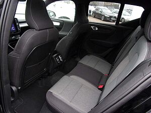 Volvo  B3 Plus Dark 2WD