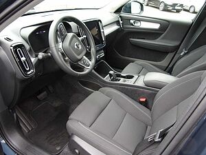 Volvo  B4  Momentum Pro 2WD
