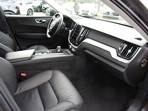 Volvo  B4 Momentum Pro AWD
