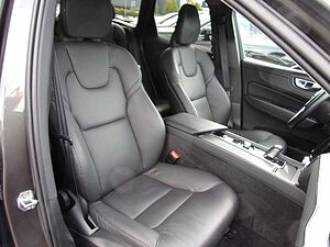 Volvo  B4 Momentum Pro AWD