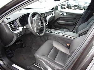 Volvo  B4 Momentum Pro AWD